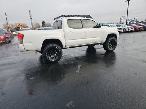 Used 2016 Toyota Tacoma TRD Sport image 52