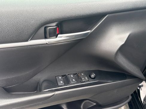 Used 2020 Toyota Camry SE FWD image 13