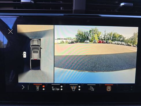 Used 2024 GMC Sierra 1500 AT4 w/ Technology Package AWD/4WD image 25