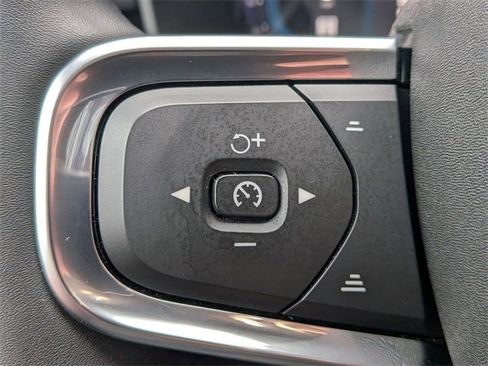 Used 2022 Volvo XC40 P8 Recharge Ultimate image 19