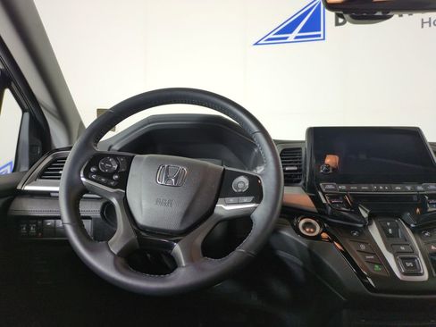 Certified 2024 Honda Odyssey Touring image 17