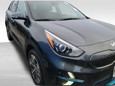 Used 2022 Kia Niro EX Premium w/ Cold Weather Package image 4