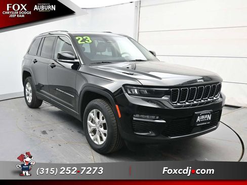 Used 2023 Jeep Grand Cherokee Limited image 2