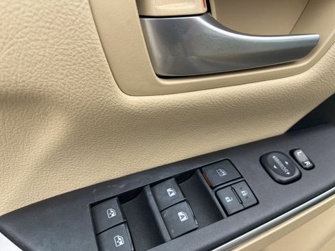 Used 2016 Toyota Camry LE image 10