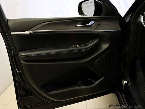 Used 2024 Jeep Grand Cherokee Limited image 22