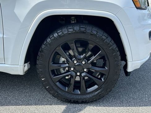 Used 2020 Jeep Grand Cherokee Altitude RWD image 14