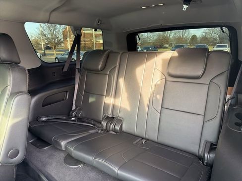 Used 2019 Chevrolet Suburban LT image 14