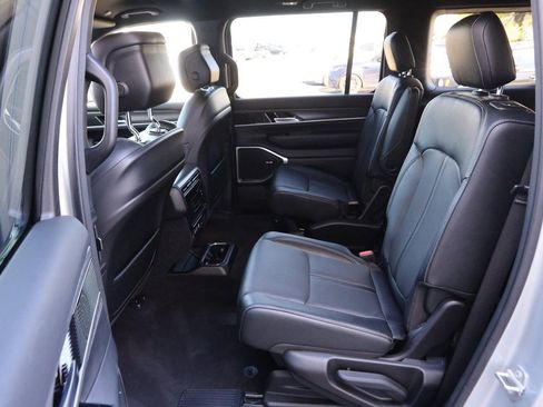 Used 2023 Jeep Wagoneer Series II w/ Flexible Seating Group image 11