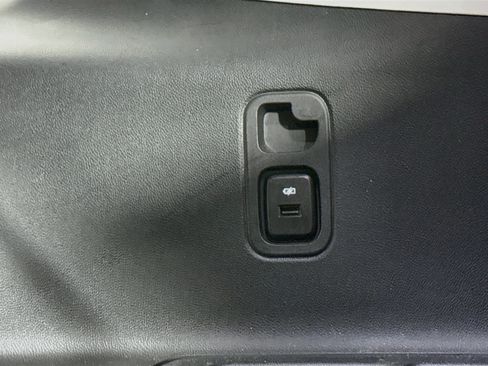 Used 2021 Chevrolet Traverse LS FWD image 45