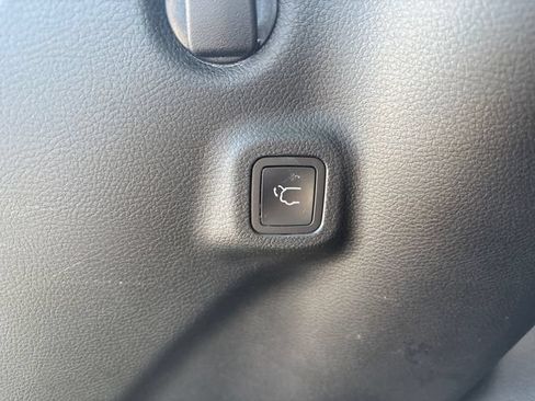 Used 2022 Jeep Compass Latitude w/ Sun and Sound Group AWD/4WD image 24