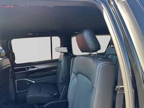 New 2026 Jeep Grand Wagoneer L 2WD image 19