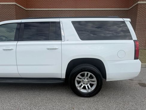 Used 2015 Chevrolet Suburban LT image 9