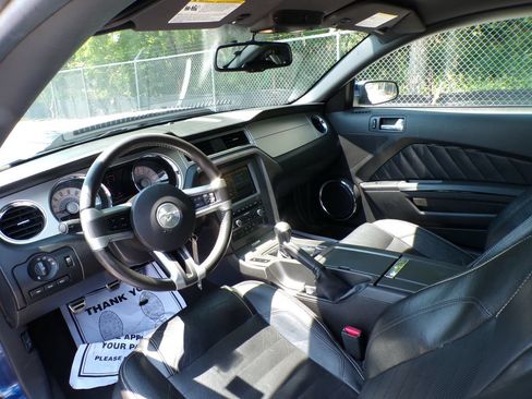 Used 2010 Ford Mustang GT RWD image 11