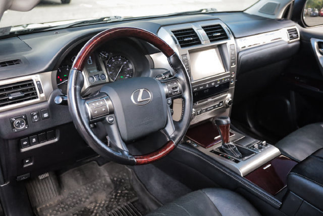 Used 2017 Lexus GX 460 Premium w/ Premium Package AWD/4WD image 56