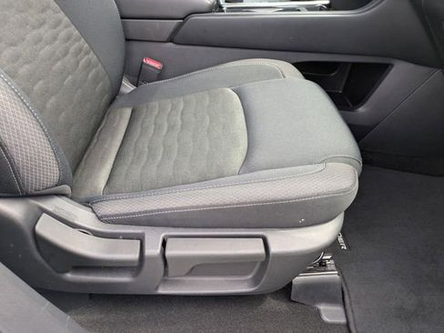 Used 2025 Nissan Pathfinder SV AWD/4WD image 35
