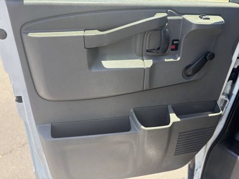 Used 2016 Chevrolet Express 2500 RWD image 10