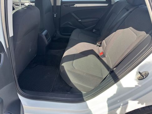 Used 2017 Volkswagen Passat 1.8T S image 8