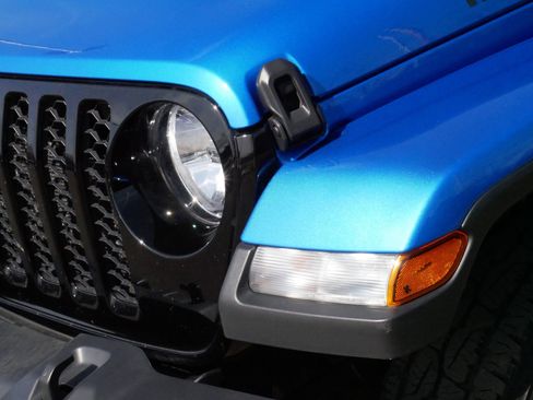 Used 2022 Jeep Gladiator Willys image 16