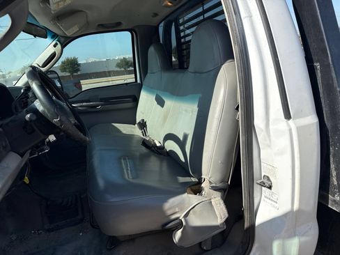 Used 2006 Ford F550 4x4 Regular Cab Super Duty image 13