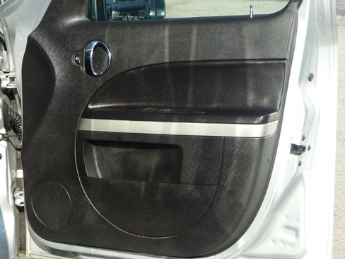 Used 2011 Chevrolet HHR LT image 12