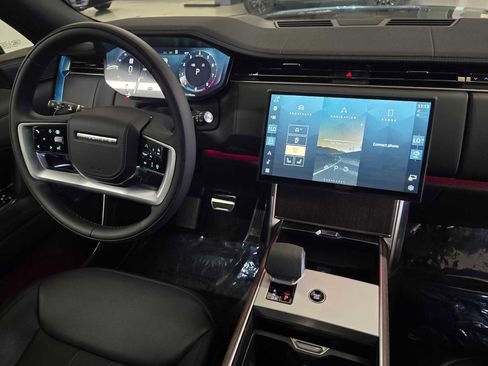 New 2025 Land Rover Range Rover Long Wheelbase SE image 10