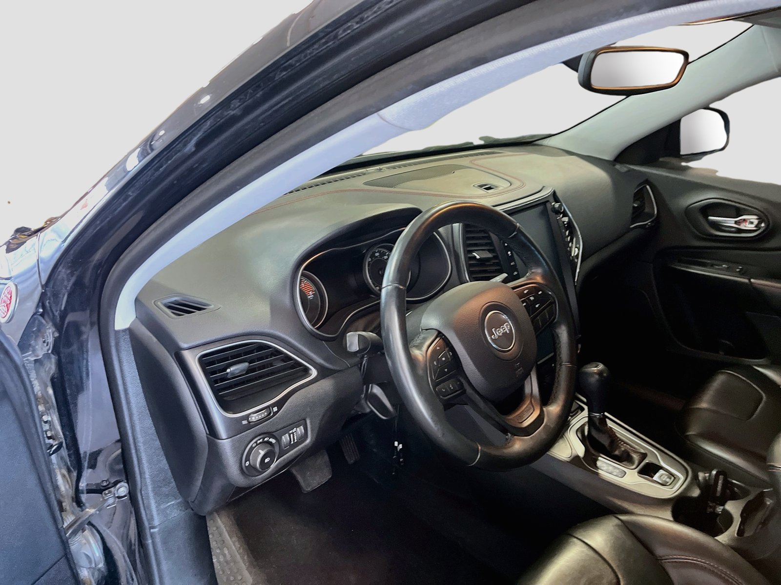 Used 2019 Jeep Cherokee Trailhawk w/ Cold Weather Group AWD/4WD image 9