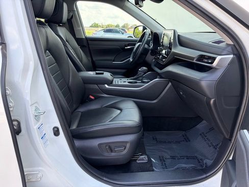 Used 2021 Toyota Highlander XLE w/ Protection Package #3 (TMS) AWD/4WD image 25