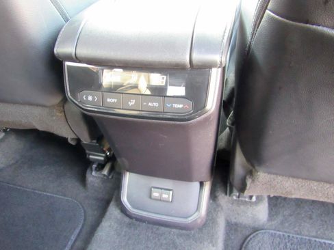 Used 2024 Toyota Highlander XSE FWD image 38