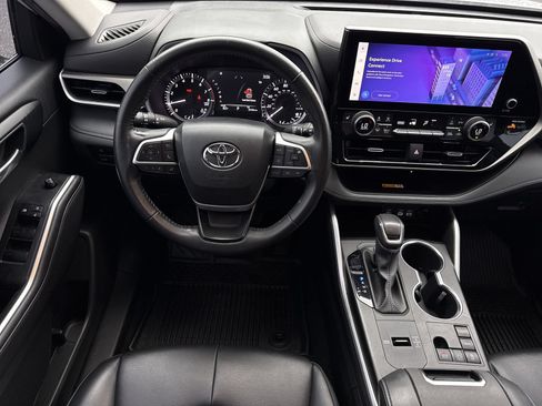 Used 2023 Toyota Highlander XLE FWD image 15