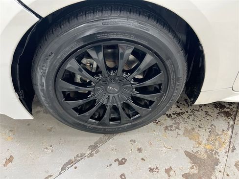 Used 2020 Toyota Corolla LE image 24