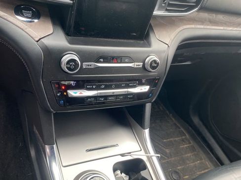 Used 2020 Ford Explorer Platinum w/ Premium Technology Package image 6