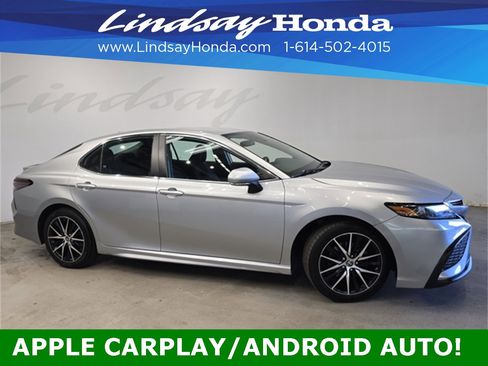 Used 2022 Toyota Camry SE image 3