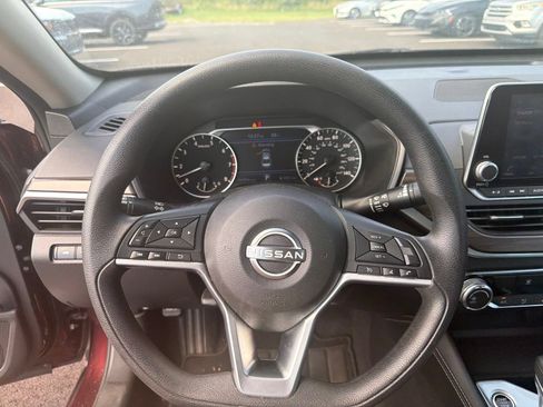 Used 2023 Nissan Altima 2.5 SV FWD image 14
