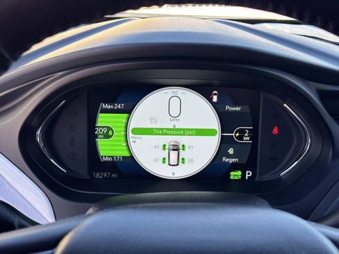 Used 2020 Chevrolet Bolt Premier w/ Infotainment Package image 18