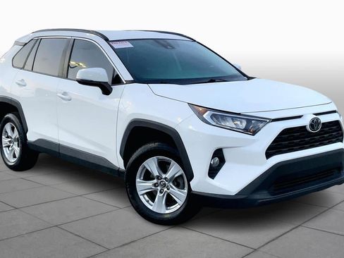 Used 2020 Toyota RAV4 XLE image 2