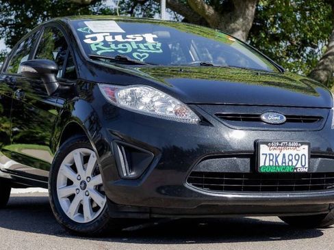 Used 2013 Ford Fiesta SE image 5