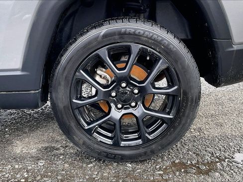 Certified 2022 Jeep Compass Altitude image 9