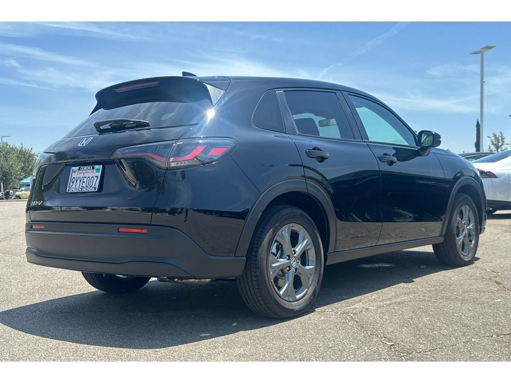 Used 2027 Honda HR-V LX image 6