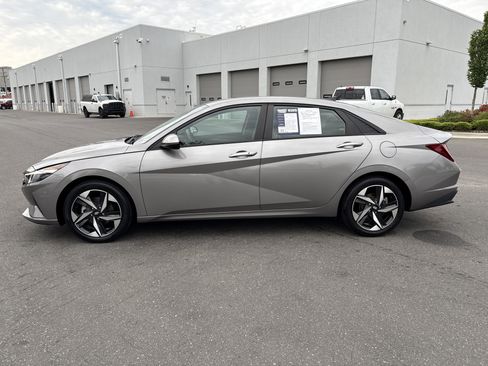 Used 2023 Hyundai Elantra SEL w/ Convenience Package FWD image 5
