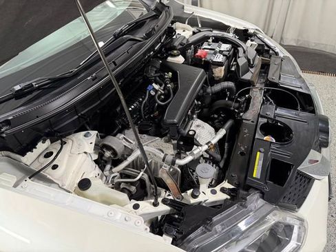 Used 2016 Nissan Rogue SV AWD/4WD image 23