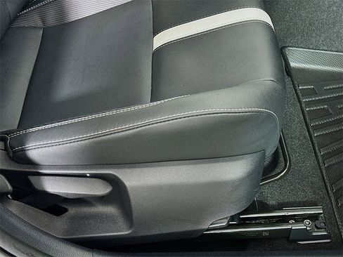 Used 2025 Toyota Camry SE image 23