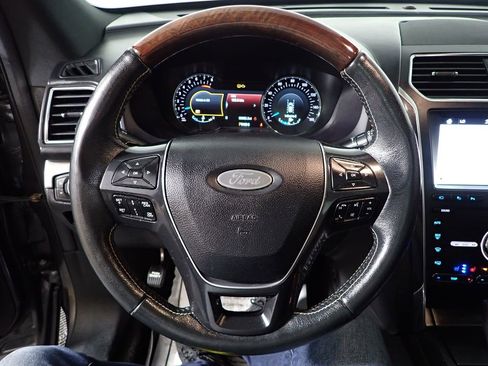 Used 2019 Ford Explorer Platinum AWD/4WD image 30