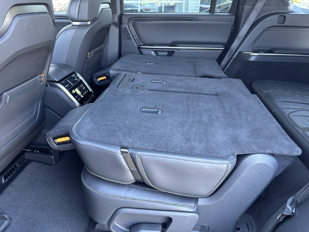 Used 2025 Rivian R1S Adventure Dual AWD/4WD image 24