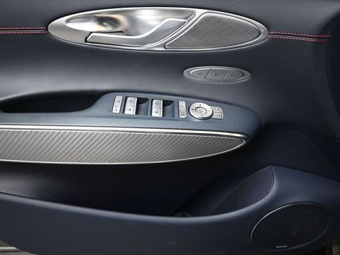 Used 2025 Genesis GV70 2.5T w/ Sport Prestige Package image 21