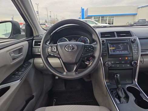 Used 2017 Toyota Camry LE image 37