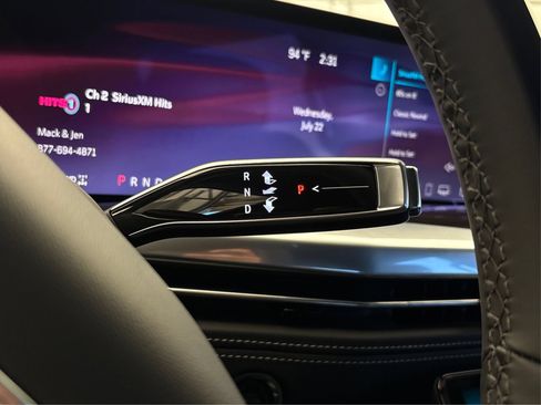 New 2026 Cadillac Escalade ESV Luxury AWD/4WD image 29