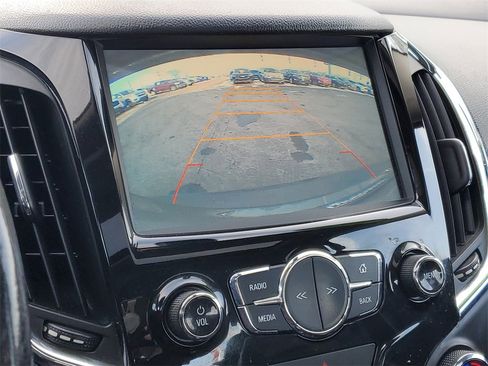 Used 2017 Chevrolet Cruze Premier image 17