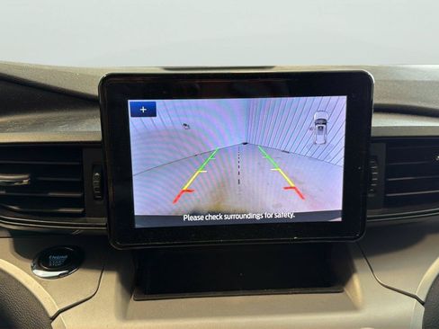 Certified 2024 Ford Explorer XLT RWD image 18