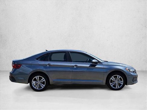 Used 2024 Volkswagen Jetta SE FWD image 4