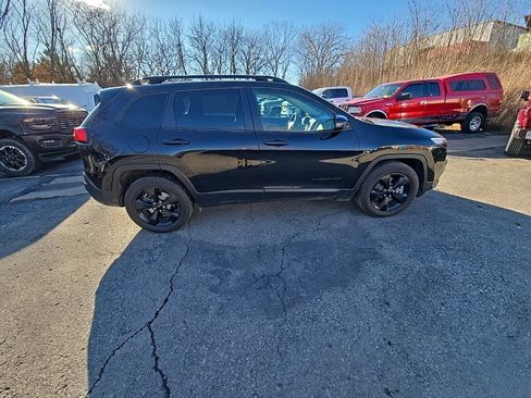 Used 2016 Jeep Cherokee Latitude image 9